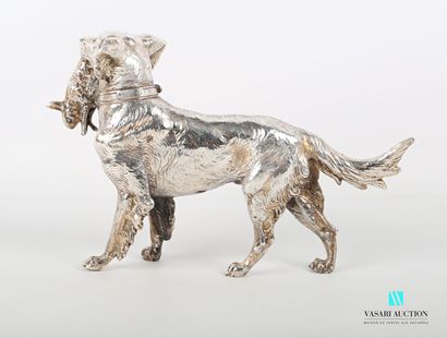 null Sujet en bronze argenté figurant un chien de chasse tenant un lièvre dans sa...
