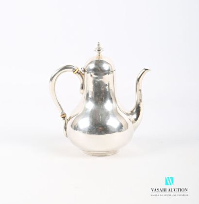 null Silver egoiste pot on a flat bottom, the plain baluster body, the spout of sinuous...