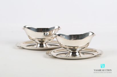 null Pair of saucers and their dormant silver plated metal, they are decorated with...