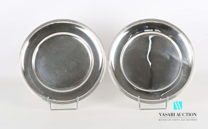null Pair of round silver mignardise dishes, the border hemmed with nets.

Weight...