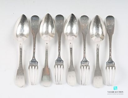 null Suite of four silver tableware (1819-1838), the plain handle presents a figure.

(wear...