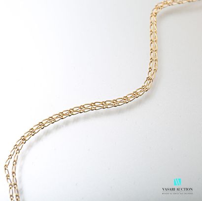 null Chain in yellow gold 750 thousandths alternated mesh 3,6 g. Length 44 cm.