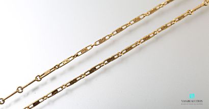 null Chain in yellow gold 750 thousandths crossed and round meshes alternated 13,1...