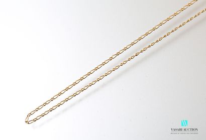 null Chain in yellow gold 750 thousandths alternated mesh 3,6 g. Length 44 cm.