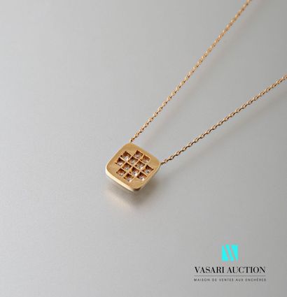 null Necklace in yellow gold 750 thousandths, the chain mesh forçat decorated in...