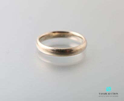 null Half-rimmed gold ring, engraved and dated on the inside 6,4 g.

Marked with...
