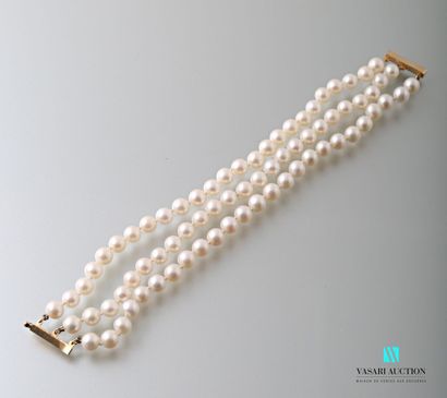 null Bracelet trois rangs de 25 perles de culture, diamètre des perles 6,6 à 6,9...