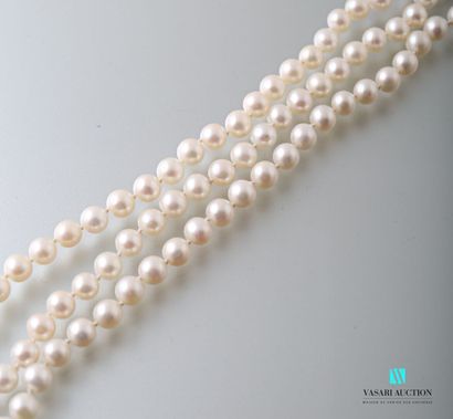 null Bracelet trois rangs de 25 perles de culture, diamètre des perles 6,6 à 6,9...