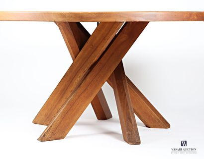 null CHAPO Pierre (1927-1987) 
Table en orme modèle T21, le plateau de forme ronde...