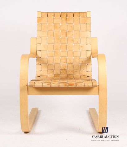 null ALVAR AALTO (1898-1976) - ARTEK 2005
Armchair in bent wood, the seat decorated...