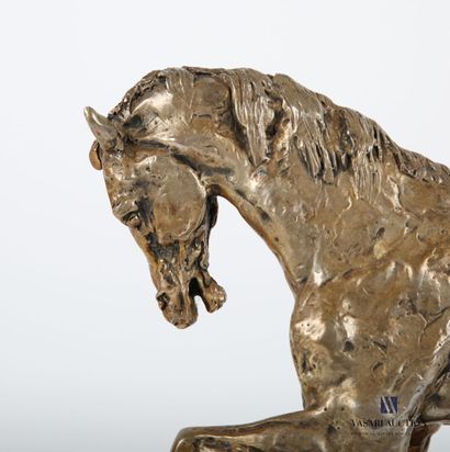 null French school of the XXth century
Nervous horse 
Bronze with silver/golden patina
Base...