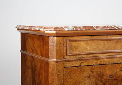 null Chest of drawers in veneer inlaid with leaves, it opens with four drawers, one...