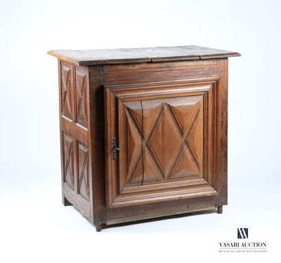 null Buffet with height of support out of natural wood molded with decoration of...
