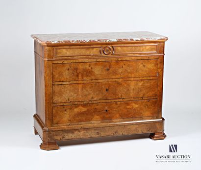 null Commode en bois de placage marqueté en feuilles, elle ouvre par quatre tiroirs...