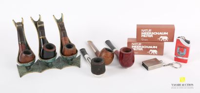 null Lot including 5 wood and metal pipes, a bronze pipe rest with water green patina...