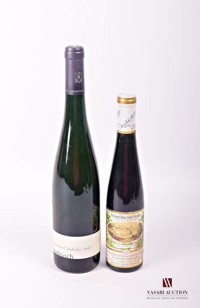 null Lot of 2 bottles of German wine including :
1 half Trockenbeerenauslese Graacher...