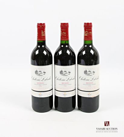 null 3 bottles Château LABADIE Médoc CB 1996
	And. a little stained. N : 1 half neck,...