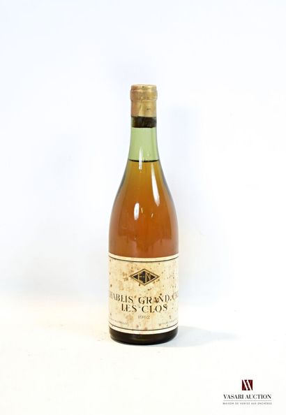 null 1 bottle CHABLIS GC Les Clos mise Nicolas 1962
	Faded and stained. N: 4 cm....