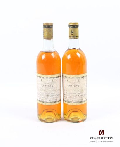 null 2 bottles Château CLOS HAUT PEYRAGUEY Sauternes 1er GCC 1974
	Faded and stained....