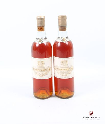 null 2 bottles Château COUTET Barsac 1er GCC 1961
	Barely stained. N: 1 bottom neck/...
