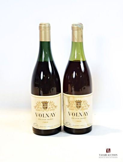 null 2 bouteilles	VOLNAY mise Nicolas		1964
	Et. tachées. N : 1 x 5 cm, 1 x 5,5 ...