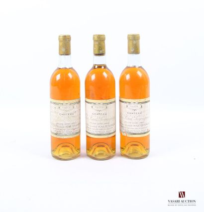 null 3 bottles Château CLOS HAUT PEYRAGUEY Sauternes 1er GCC 1974
	Faded and stained....