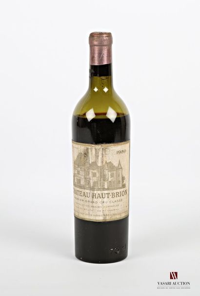 null 1 bottle Château HAUT BRION Graves 1er GCC 1950
	Faded and stained. Capsule...