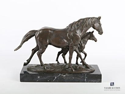 null DEBORDEAU (XXth century)
Mare and her foal
Bronze with brown patina
Signed on...