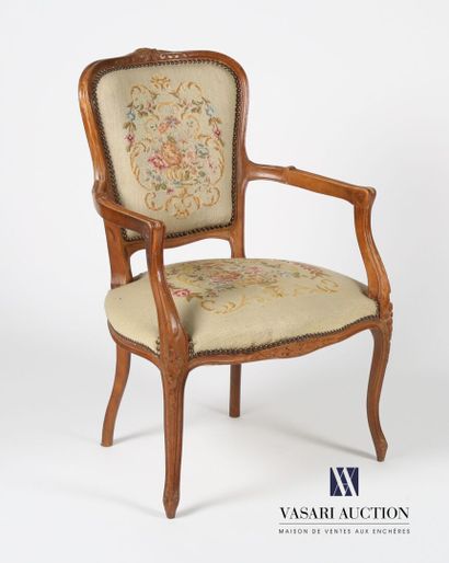 null Armchair in natural wood molded and carved, the back said in cabriolet is decorated...