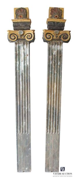 null Pair of pilasters in molded and carved wood treated in polychrome, the shaft...