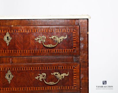 null Chest of drawers with a curved front inlaid with leaf in frames of net, it opens...