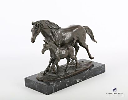 null DEBORDEAU (XXth century)
Mare and her foal
Bronze with brown patina
Signed on...