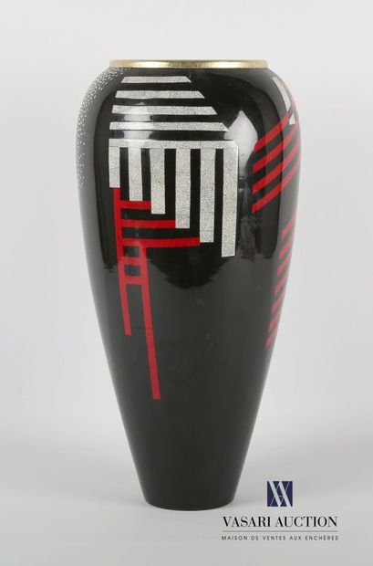 null Vase of oblong form out of turned wood and resin lacquered with polychrome decoration...