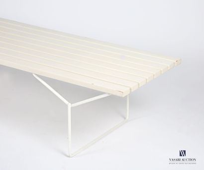 null BERTOIA Harry (1915 - 1978) after
Bench, the seat in white lacquered wood slat,...