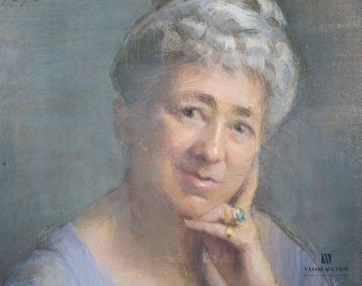 null MARTELLIERE Laure (1886-?)
Portrait of a mature woman with an emerald
Pastel
Signed...
