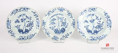 null CHINA - India Company
Three blue-white porcelain plates decorated with bamboos...