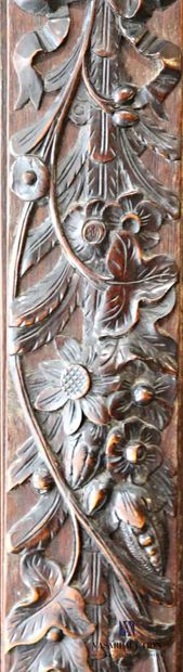 null Cabinet in molded and carved oak, it opens in front of two leaves decorated...