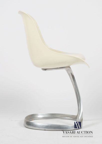 null CHARRON Michel (XXth century)
Chair hull the seat in fiberglass lacquered white,...