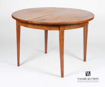 null Dining room table in natural wood, the tray of round form, it rests on four...