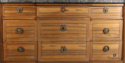 null Chest of drawers with a slight central projection in veneer and veneer of gaiac...