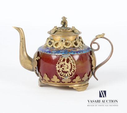 null CHINA 
Selfish pot, the body in agate, the gilded brass frame decorated with...