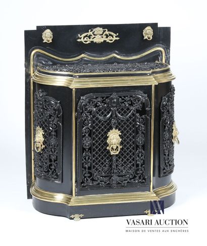 null Piece of furniture of between two in black lacquered metal, the moved frontage...