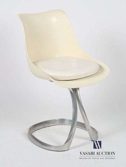 null CHARRON Michel (XXème siècle)
Chaise coque l'assise en fibre de verre laqué...