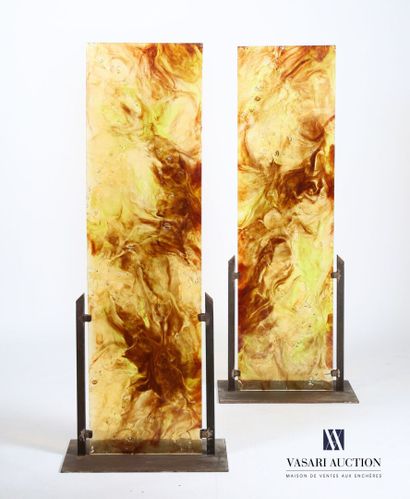null Pair of panels, the metal frame supports two panels in fractal resin slightly...
