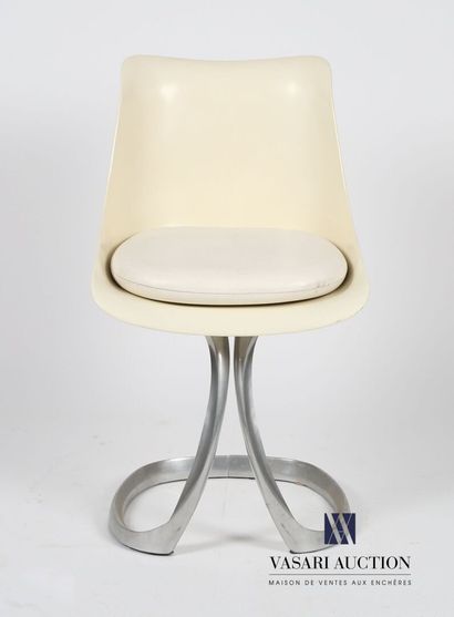 null CHARRON Michel (XXth century)
Chair hull the seat in fiberglass lacquered white,...