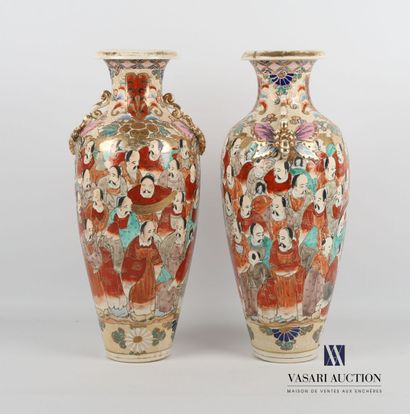 null JAPAN 
Pair of earthenware vases of ovoid form with painted decoration and raised...
