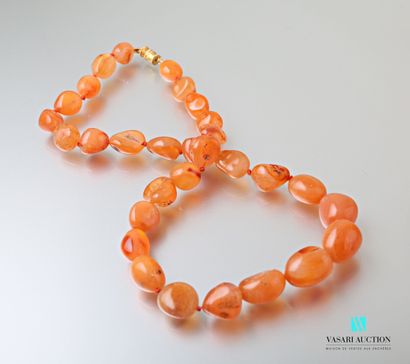 null Carnelian necklace in the shape of pebbles, the clasp with screw.
Length : 46...