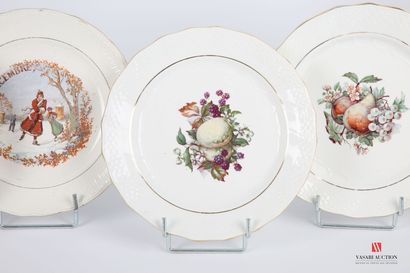 null SAINT AMAND Manufacture of 
Suite of twelve dessert plates with polychrome printed...