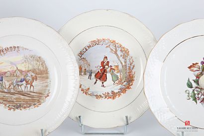 null SAINT AMAND Manufacture of 
Suite of twelve dessert plates with polychrome printed...