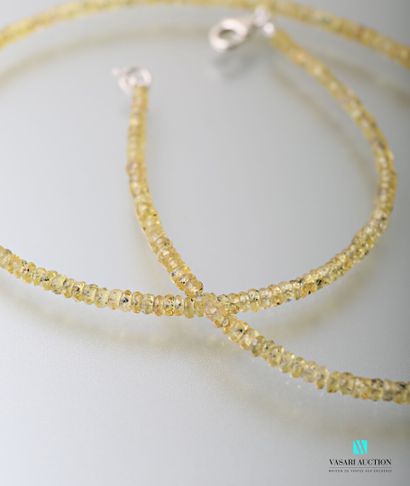 null Necklace of faceted yellow sapphires in fall, the clasp snap hook in silver
Length...